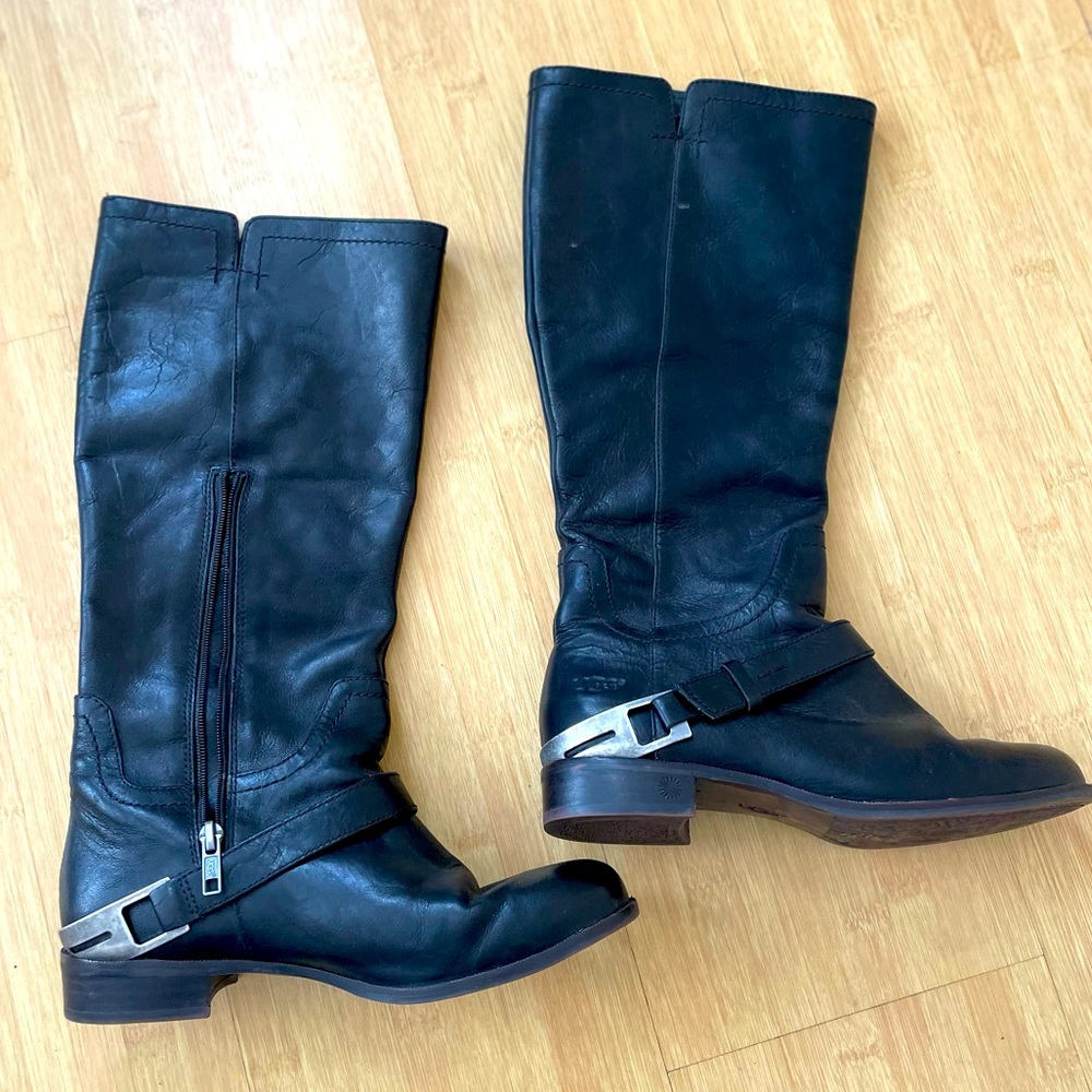 UGG CHANNING ll Black Leather Side Zipper Closure Sheepskin Footbed Boots Size 7